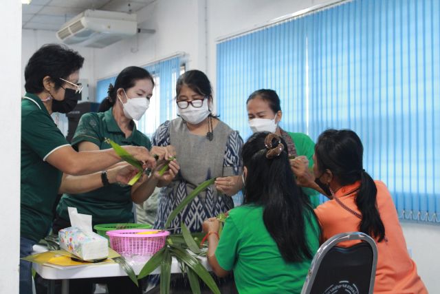 โครงการจัดกิจกรรมด้านการพัฒนาสตรีและครอบครัว ประจำปี 2565 กิจกรรมฝึกอบรมอาชีพแก่สตรี การพับใบเตย มะกรูดดับกลิ่น วันที่ 20 กรกฎาคม 2565 ณ…